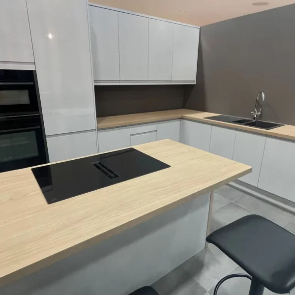 Completed contemporary kitchen renovation by T&T Contractors in Watford