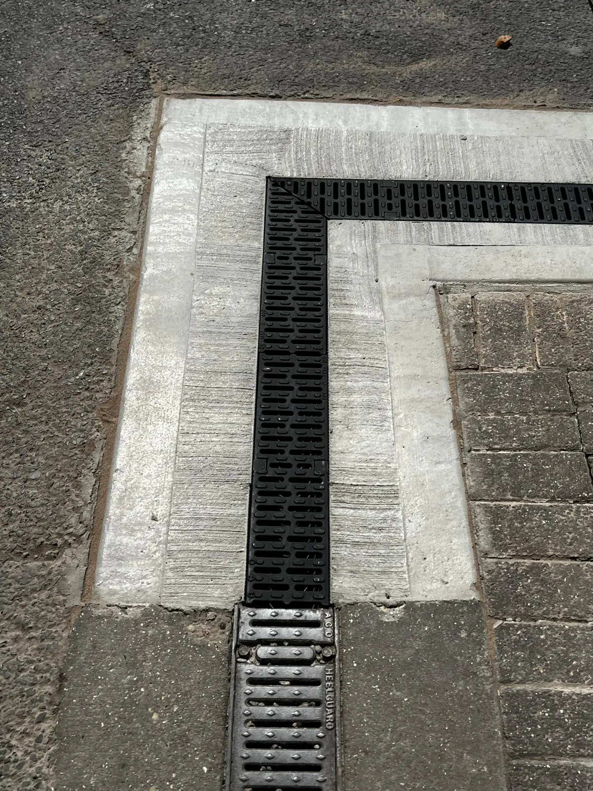 ACO channel drain corner detail
