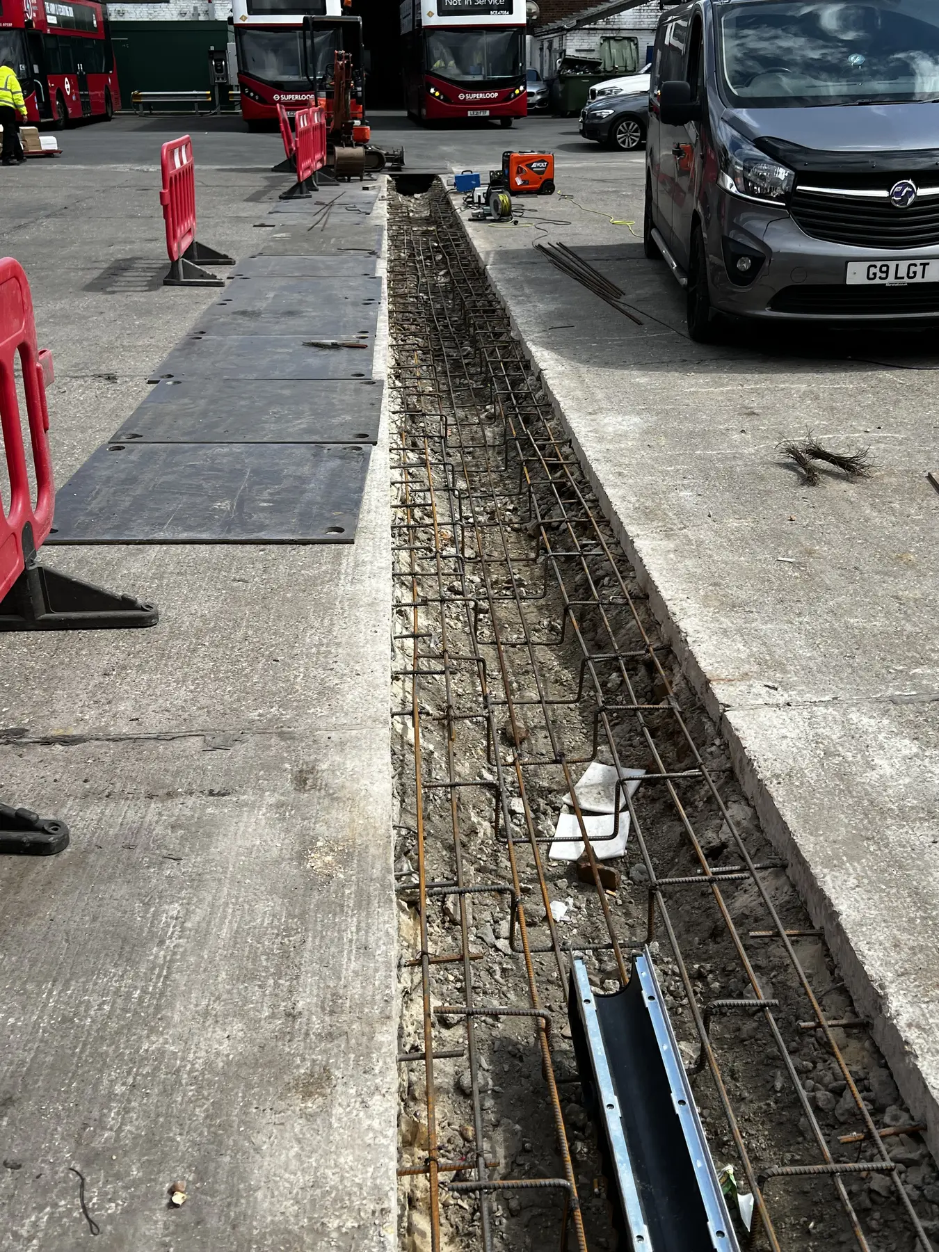 Commercial channel drainage installation