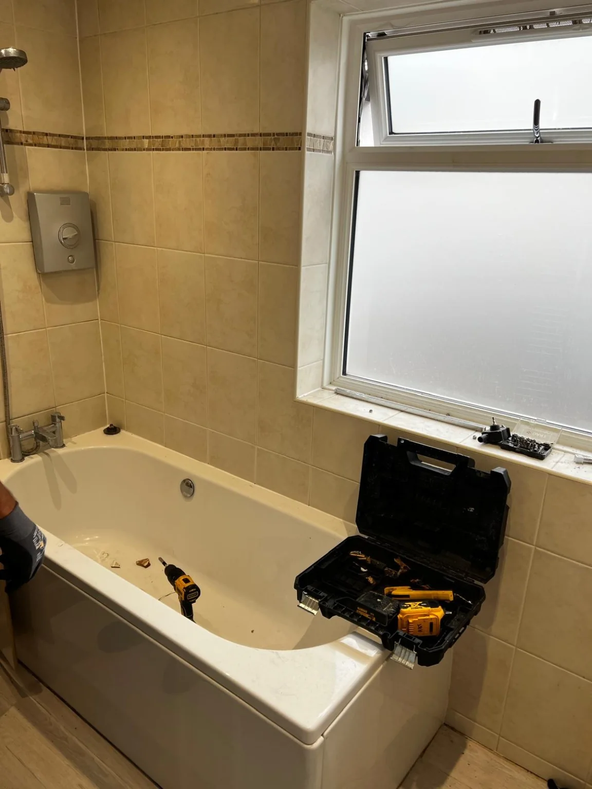 Original bathroom before renovation