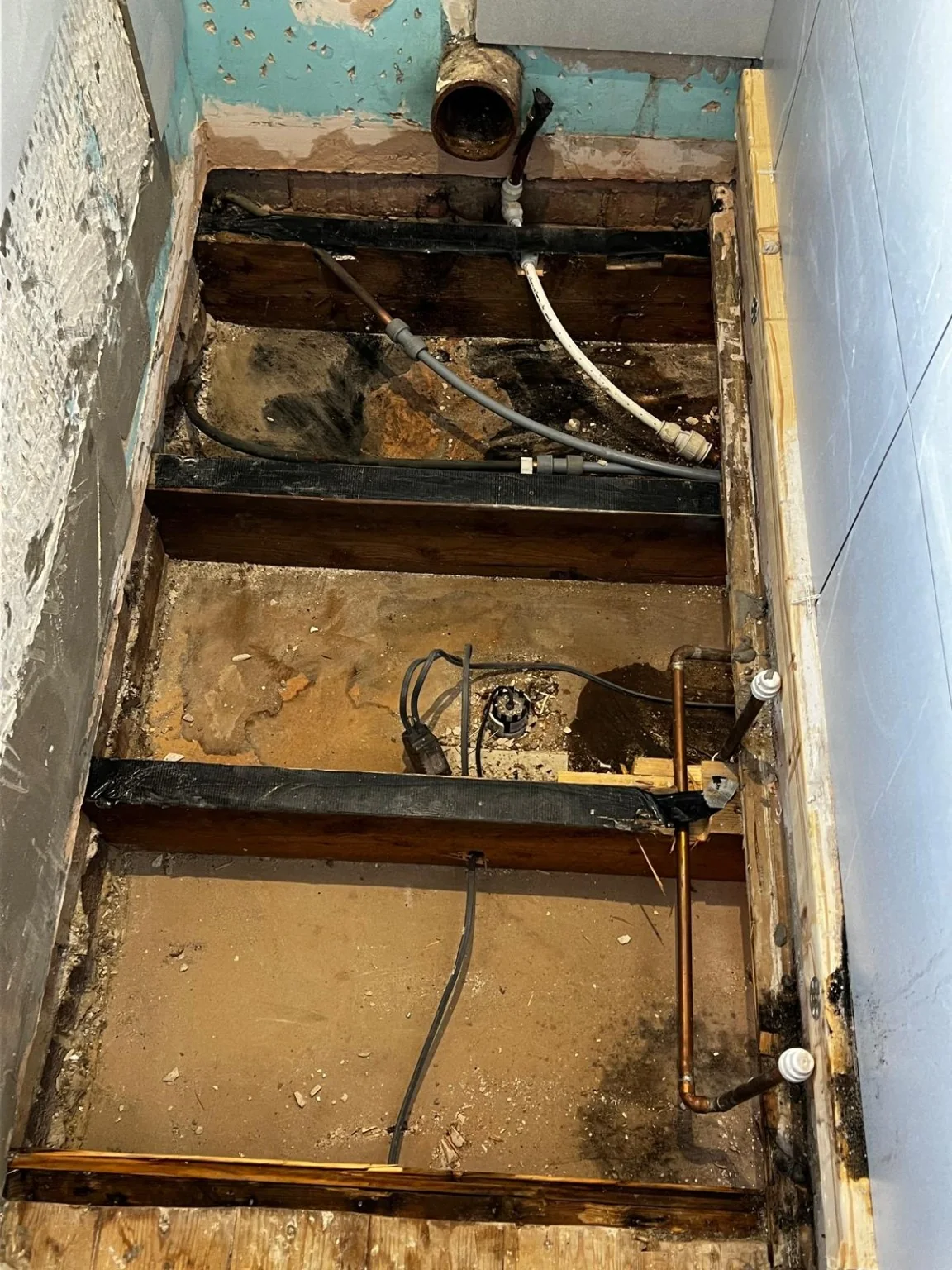 Toilet refurbishment with exposed floor before installation